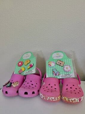 2 Pairs of Toddler Crocs size 8 & 2 packs of Charms